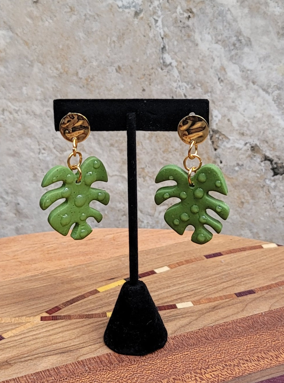 Monstera Drops Olive